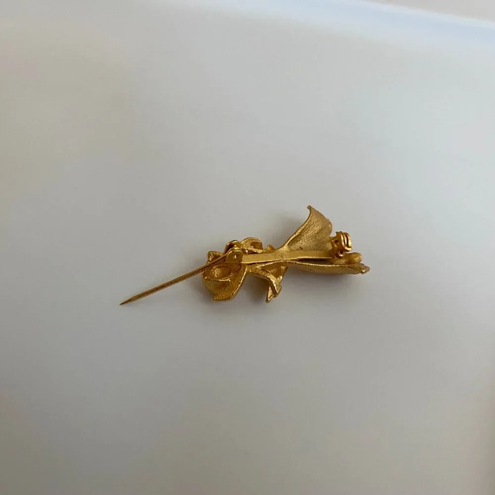 Estate Vintage Angel Choir Woman Reading Book Brushed Gold Tone Brooch Retro Pin